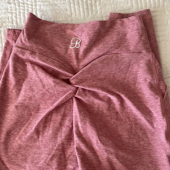 Bombshell Sportswear V Scrunch Leggings - Picture 5 of 5